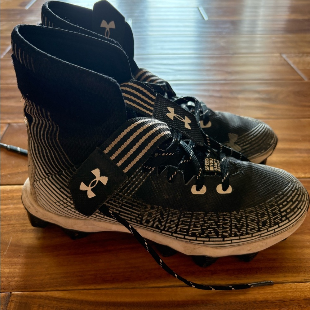 Under Armour youth football cleat